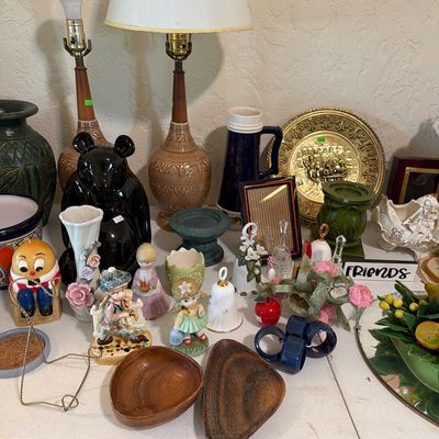 Sale Photo Thumbnail #80: Decor, Vintage Lamps, Mexico Pottery and Lots More.

Table not included