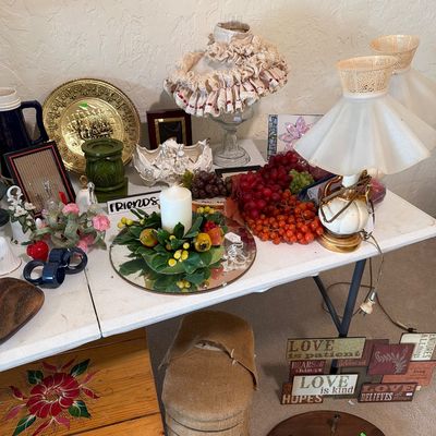 Sale Photo Thumbnail #81: Decor, Vintage Lamps, Mexico Pottery and Lots More.

Table not included