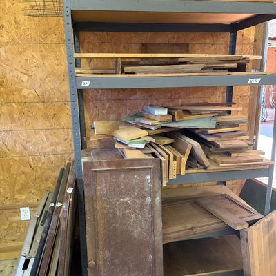 Sale Photo Thumbnail #316: Misc Lumber and shelves, Card table and Radio