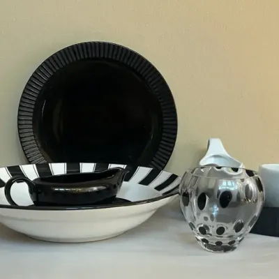 Black and White Dining Decor 