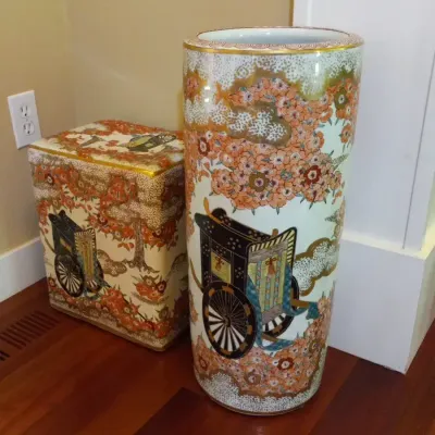 Japanese Satsuma/Imari Style Floral Patterns & Black-Handled Ox-Cart Motif Umbrella Stand & Stool