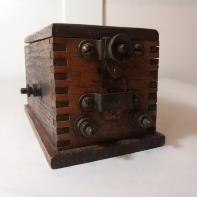 Antique Wooden Box Buzz Coil/Vibrator Spark Coil