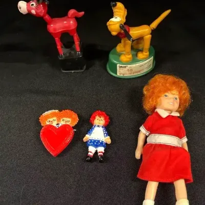 Vintage Toys - Annie 6” Doll, Disney Pluto & Red Donkey Pop-up Puppet, Raggedy Ann Hallmark Pins