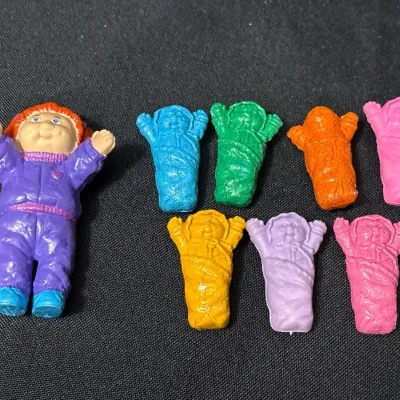 VTG 1984 Cabbage Patch Kids OAA PVC Mini Figure Purple Snowsuit + 7 Erasers