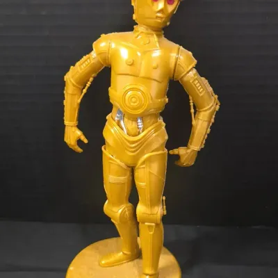 Vintage 1977 Star Wars C-3PO 10-inch Scale Model