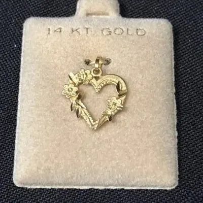 Vintage 14K Yellow Gold Floral Open Heart Pendant + Gold Tone Chain + 2 Mervyn’s Velvet Pouches