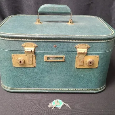 Travel Vanity Case With Vintage Vibes