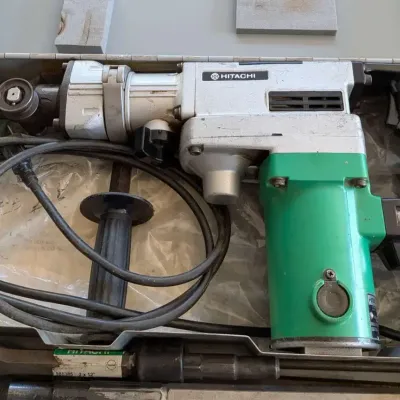 Hitachi Electric Demolition Hammer / Jackhammer with Metal Carrying Case & Chisel Bit