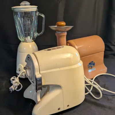 Vintage Kitchen Appliance Lot – Farberware Glass Blender & Champion Juicer Power Base MISSING PARTS