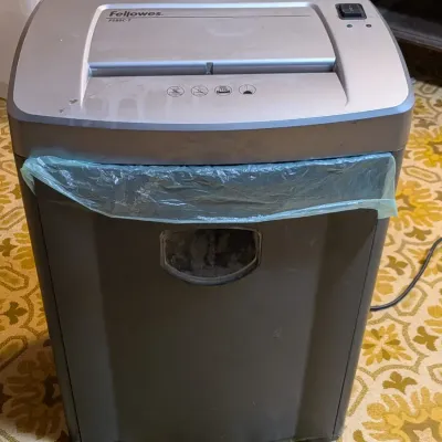 Fellowes PS80C-2 Cross-Cut Paper Shredder - Working