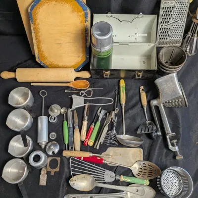 Vintage Kitchen Gadget Lot Gildersleeve Salad Cutter Egg Beater Lunchbox