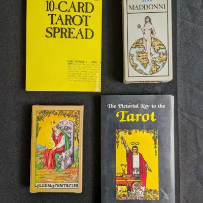 Vintage Universal Waite Tarot Deck, Booklet, Spread Sheet & Book Set (U.S. Games Systems)