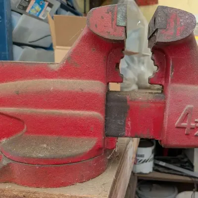 Vintage Heavy-Duty 4-1/2" Swivel Base Bench Vise with Pipe Jaws