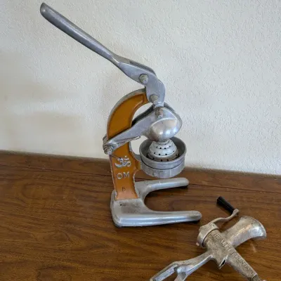 Vintage Cast Aluminum Om B Citrus Juicer & Health Fountain Table-Clamp Wheatgrass Juicer Lot