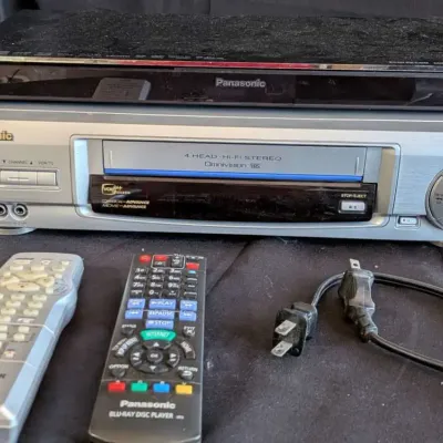 Panasonic Blu-ray Player DMP-BDT220 VCR PV-V4621 Combo With Remotes - POWERS ON