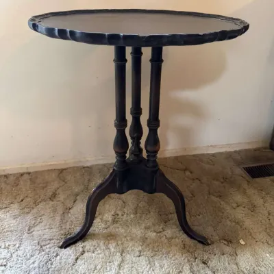 Vintage Chippendale Style Piecrust Tilt-Top Accent Table
