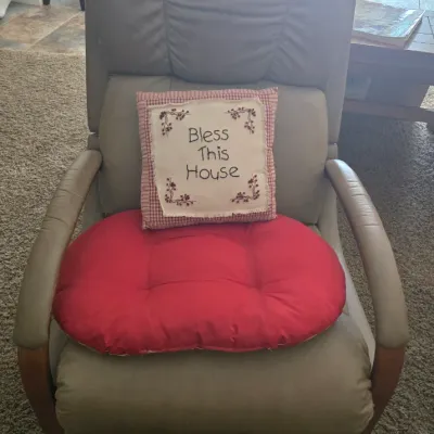 Sale Photo Thumbnail #19: Lazyboy leather recliner 2/2