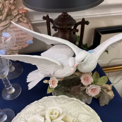 Porcelain doves figurine with rose lidded box