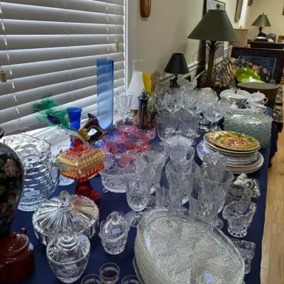 Large table of pressed glass and crystal