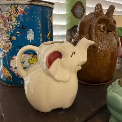 Ceramic elephant figural teapot