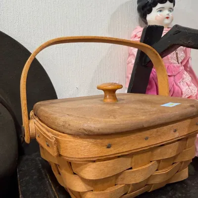 Vintage woven splint picnic basket with lid
