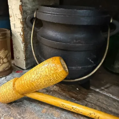 Souvenir corn cob pipe with cast iron cauldron
