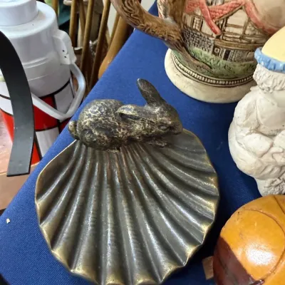 Brass shell dish with rabbit figure