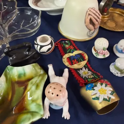 Assorted porcelain smalls with praying hands bell
