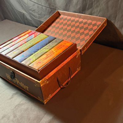 Trunk Edition Harry Potter Hardcover Boxed Set (LR1-SF)