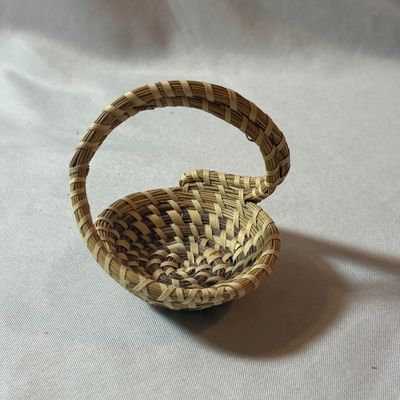 Handwoven Sweetgrass Baskets & Wall Decor (LR3-SF)