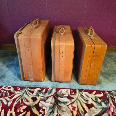 Set of Three Hartmann Leather Suitcases (P-ES)