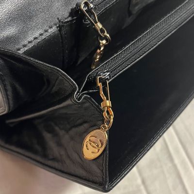 Vintage Chanel Black Leather Flap Bag with Chain Strap (PBC1-KA)
