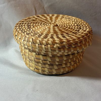 Handwoven Sweetgrass Baskets & Wall Decor (LR3-SF)