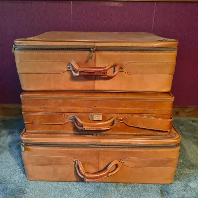 Set of Three Hartmann Leather Suitcases (P-ES)