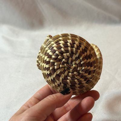 Handwoven Sweetgrass Baskets & Wall Decor (LR3-SF)