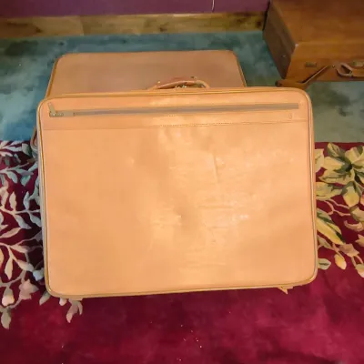 Set of Three Hartmann Leather Suitcases (P-ES)
