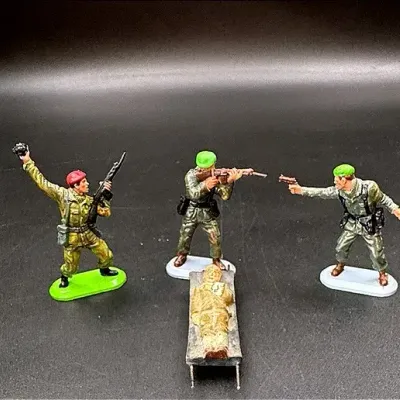 Vintage Toy Soldiers