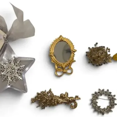 Sale Photo Thumbnail #22: Lot of 7 Assorted Decorative Pins & Brooches - Floral, Wreath & Ornate Designs