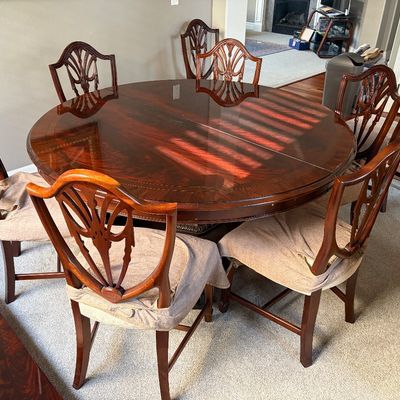 Sale Photo Thumbnail #27: Oval dining table converts to round with removal of center leaf