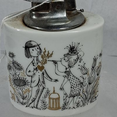 Sale Photo Thumbnail #420: Rosenthal Peynet Lovers Porc. Lighter