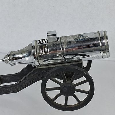 Sale Photo Thumbnail #109: Pinturas Montana Cannon Table Lighter