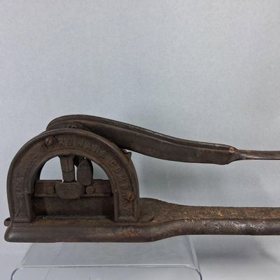 Sale Photo Thumbnail #3: Reading Hardware Iron Tobacco Cutter