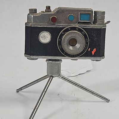 Sale Photo Thumbnail #87: Oriental Camera Table Lighter w/ Tripod
