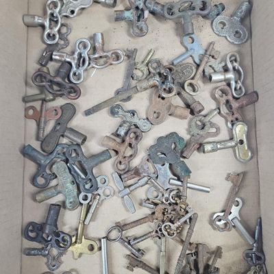 Sale Photo Thumbnail #12: 60+ Antique & Vtg Clock & Skeleton Keys