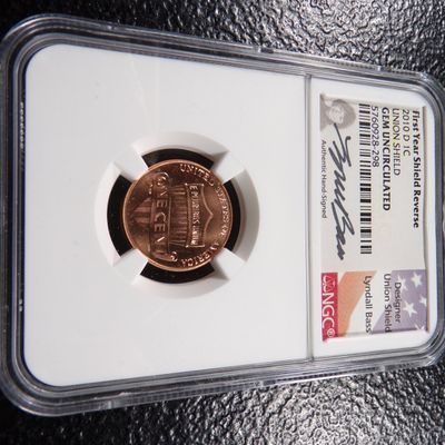 2010-D NGC GEM UNC. FIRST YEAR UNION SHIELD REVERSE WITH SIGNATURE LINCOLN CENT