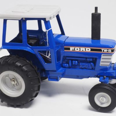 Sale Photo Thumbnail #95: Ertl 1/16 scale Ford TW-5 tractor