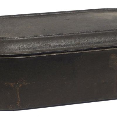 Sale Photo Thumbnail #102: Sportsman cast iron pan and griddle cover