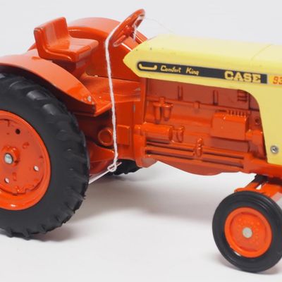 Sale Photo Thumbnail #204: Ertl 1/16 scale Case 930 Comfort King tractor