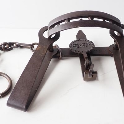 Sale Photo Thumbnail #52: Mackenzie District Fur Company bear trap