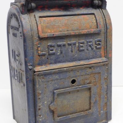Sale Photo Thumbnail #284: Cast iron US Mail mailbox